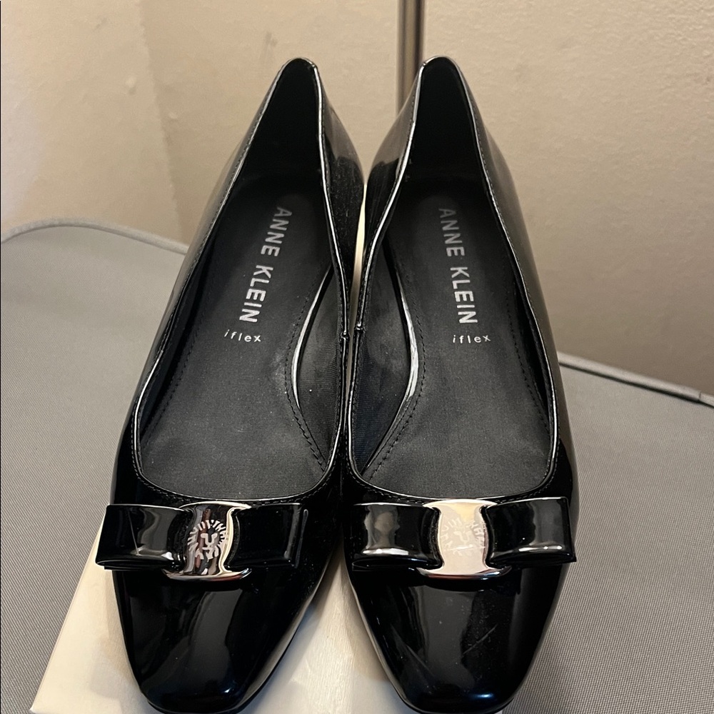 Anne Klein Glossy Black Loafers with Bow Accent